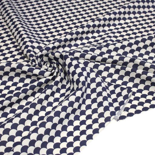 Tissu cotonnade motif japonais écailles KIKKO – Bleu indigo & écru - tissuspipi.com