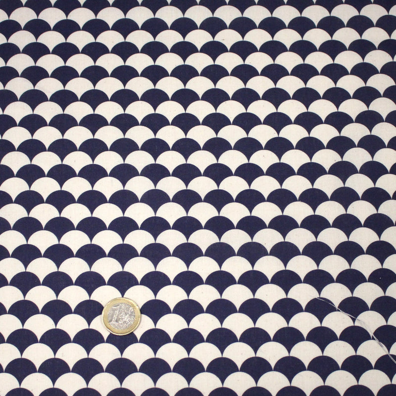 Tissu cotonnade motif japonais écailles KIKKO – Bleu indigo & écru - tissuspipi.com