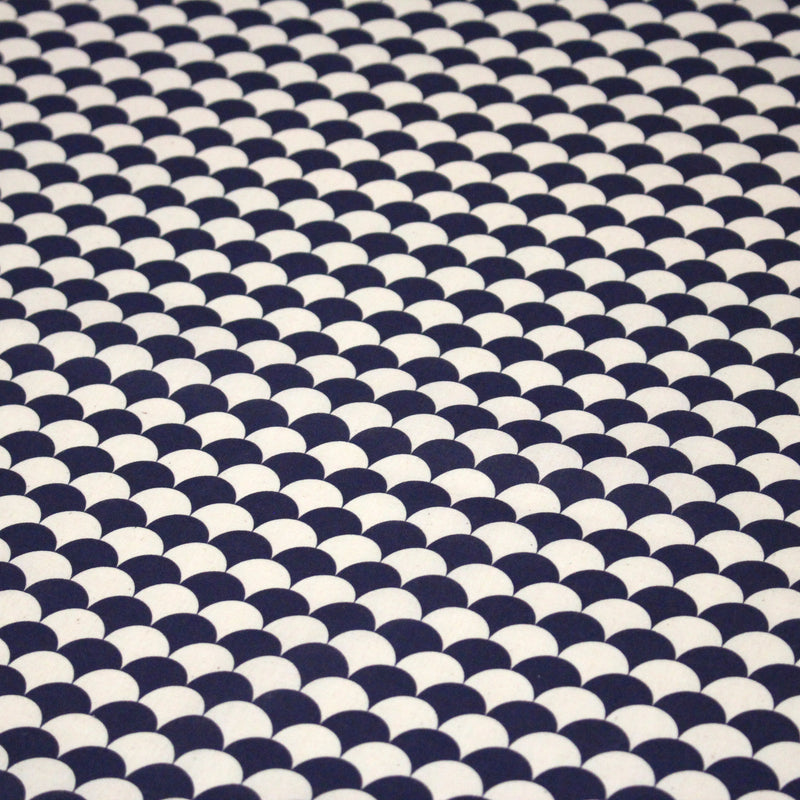 Tissu cotonnade motif japonais écailles KIKKO – Bleu indigo & écru - tissuspipi.com