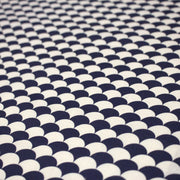 Tissu cotonnade motif japonais écailles KIKKO – Bleu indigo & écru - tissuspipi.com