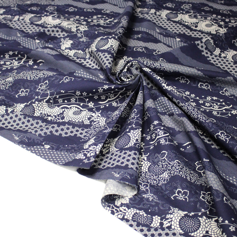 Tissu cotonnade WAGARA aux motifs japonais et tons bleu indigo & écrus - tissuspipi.com
