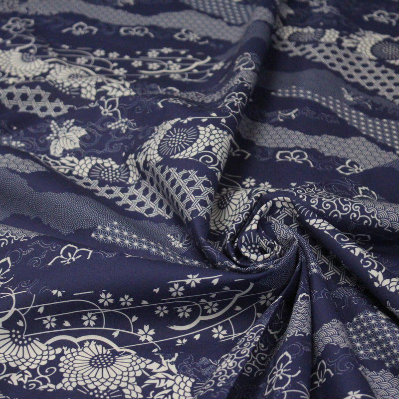 Tissu cotonnade WAGARA aux motifs japonais et tons bleu indigo & écrus - tissuspipi.com