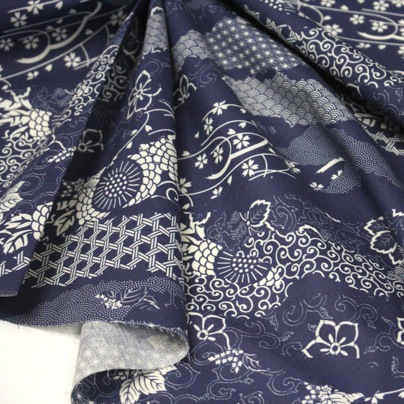 Tissu cotonnade WAGARA aux motifs japonais et tons bleu indigo & écrus - tissuspipi.com