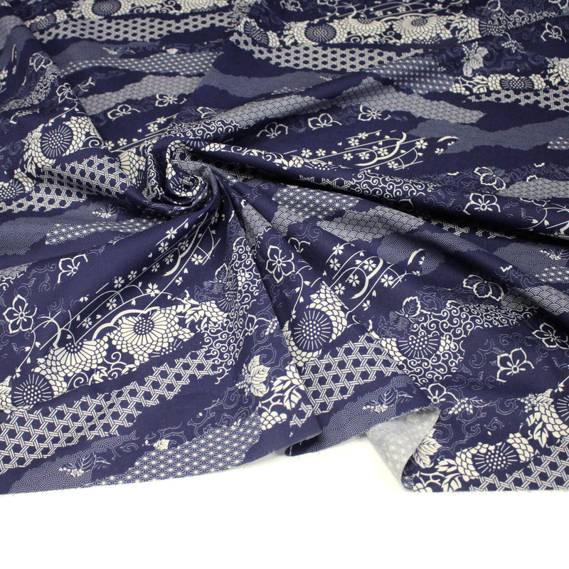 Tissu cotonnade WAGARA aux motifs japonais et tons bleu indigo & écrus - tissuspipi.com