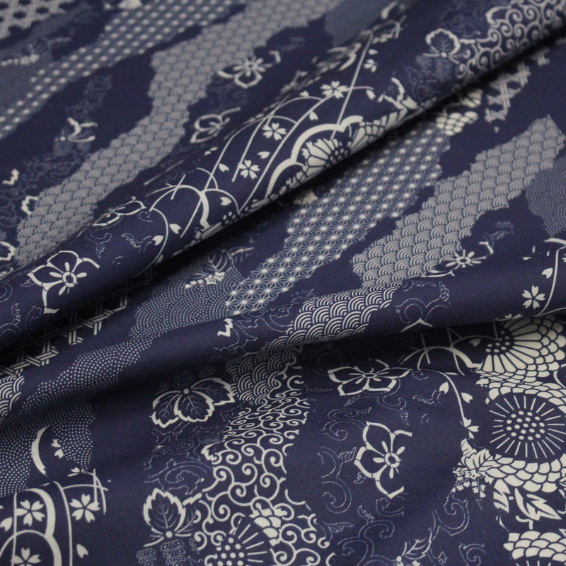 Tissu cotonnade WAGARA aux motifs japonais et tons bleu indigo & écrus - tissuspipi.com