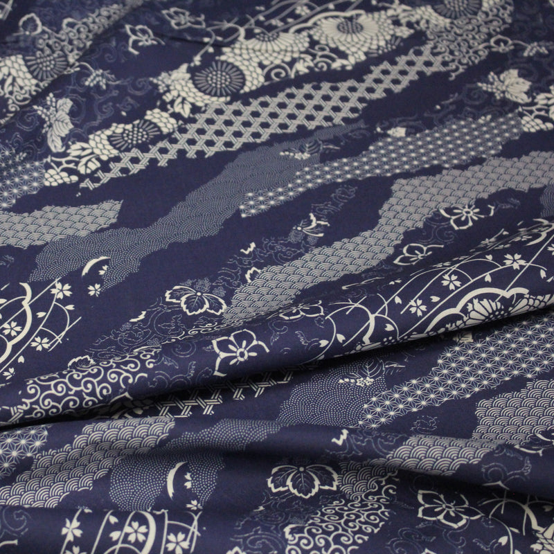 Tissu cotonnade WAGARA aux motifs japonais et tons bleu indigo & écrus - tissuspipi.com