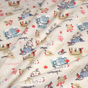 Tissu cotonnade enfant animaux en pique-nique à la campagne sur fond beige écru - tissuspipi.com