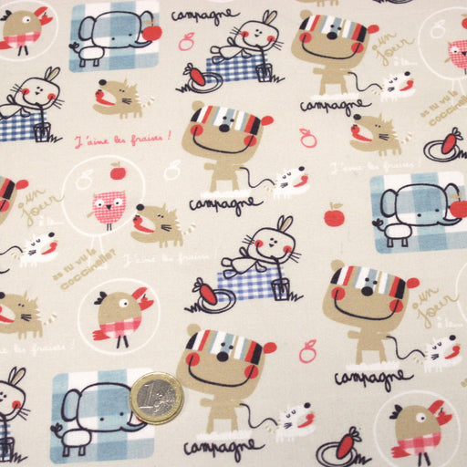 Tissu cotonnade enfant animaux en pique-nique à la campagne sur fond beige écru - tissuspipi.com