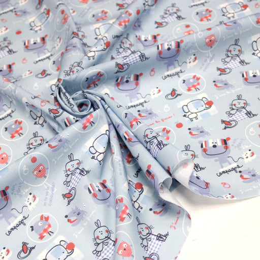 Tissu cotonnade enfant animaux en pique-nique à la campagne sur fond bleu ciel - tissuspipi.com