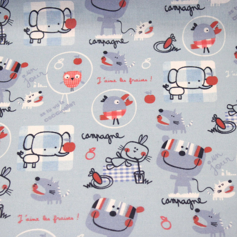 Tissu cotonnade enfant animaux en pique-nique à la campagne sur fond bleu ciel - tissuspipi.com