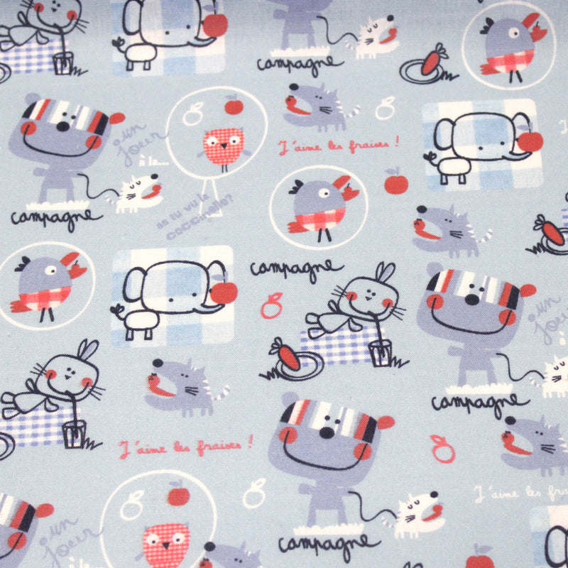 Tissu cotonnade enfant animaux en pique-nique à la campagne sur fond bleu ciel - tissuspipi.com