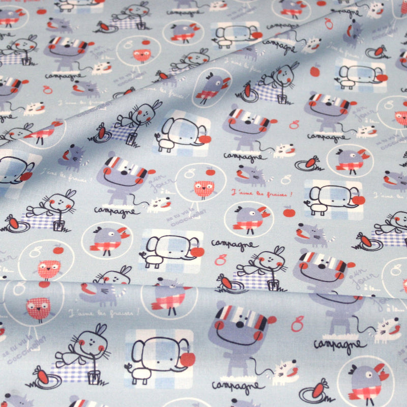 Tissu cotonnade enfant animaux en pique-nique à la campagne sur fond bleu ciel - tissuspipi.com