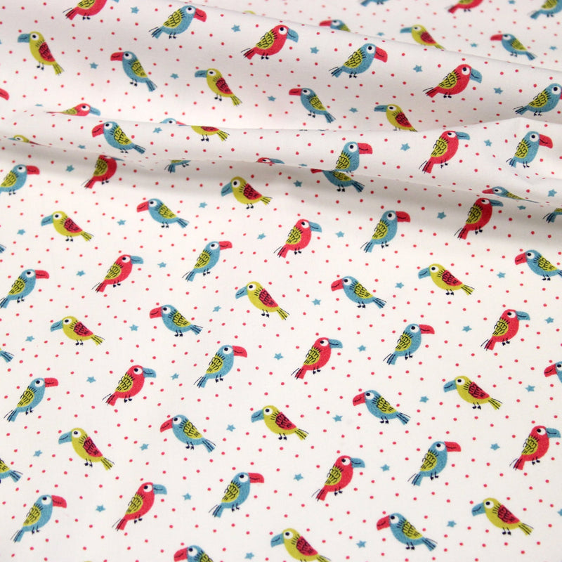 Tissu cotonnade enfant aux petits toucans multicolores sur fond blanc - tissuspipi.com