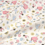 Tissu cotonnade enfant aux animaux de la forêt en hiver rose et bleu sur fond blanc - tissuspipi.com