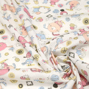 Tissu cotonnade enfant aux animaux de la forêt en hiver rose et bleu sur fond blanc - tissuspipi.com