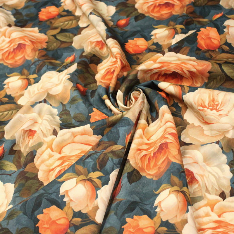 Tissu gabardine coton imprimée floral aux roses oranges et corail, fond bleu canard faux - uni - tissuspipi.com