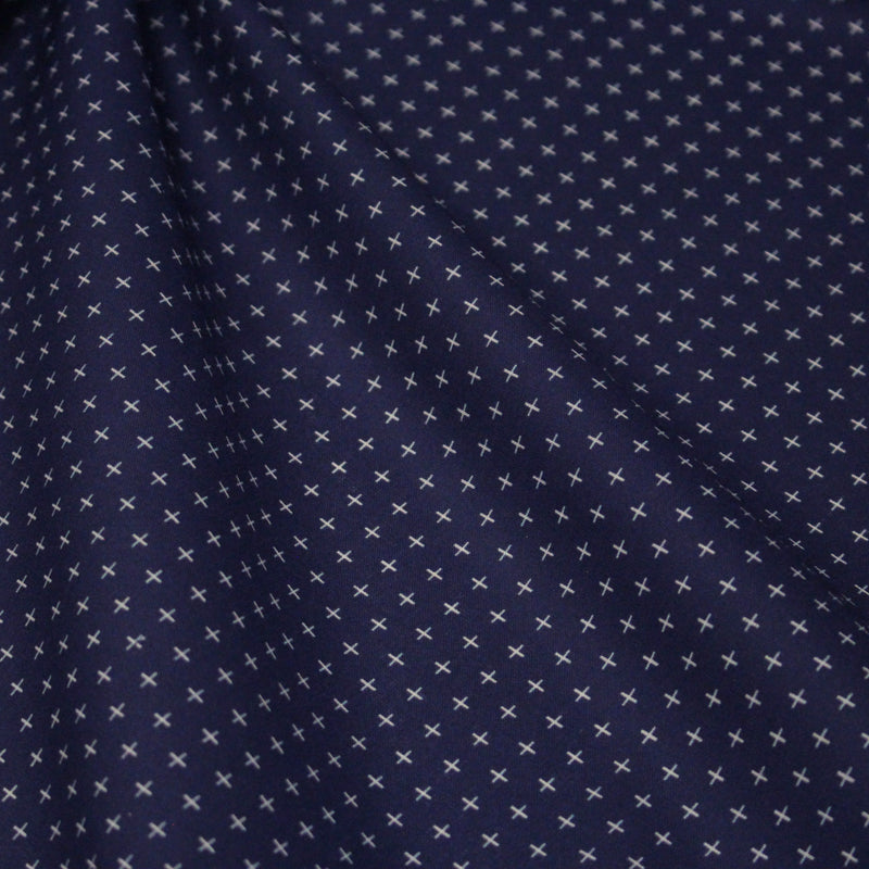 Tissu cotonnade motif japonais KA - KASURI, aux fines croix écrues, fond bleu indigo - tissuspipi.com