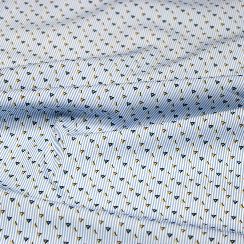 Tissu cotonnade enfant à fines rayures bleu ciel et petits triangles noirs et ocre - tissuspipi.com