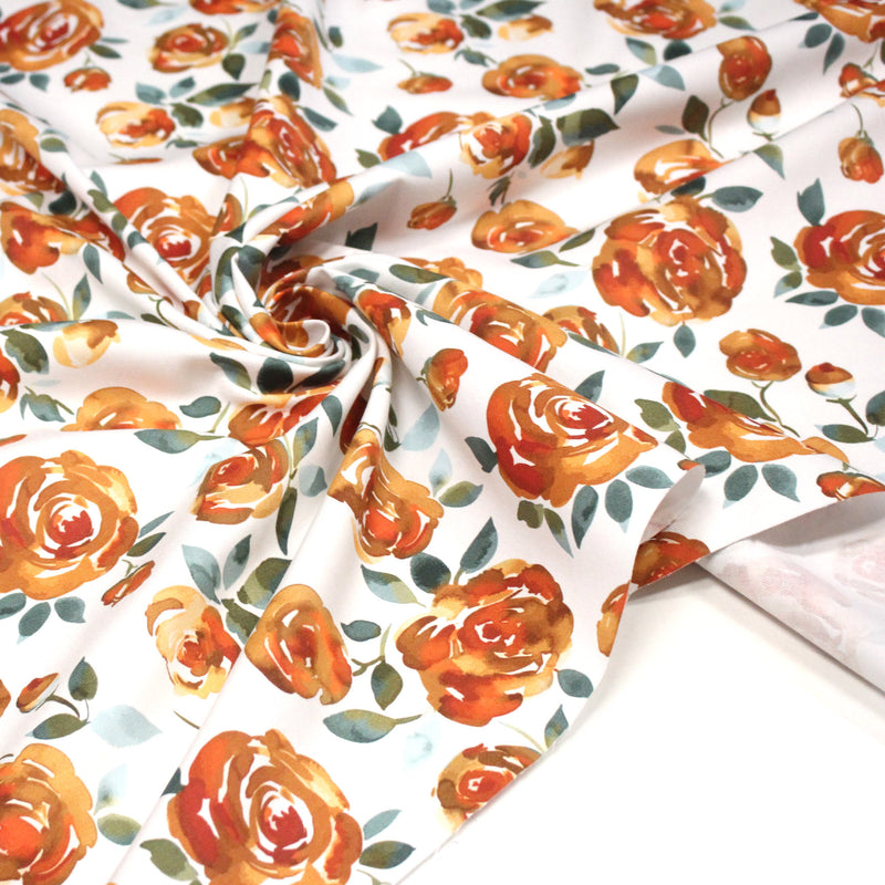 Tissu gabardine coton imprimée blanc aux roses oranges façon aquarelle - tissuspipi.com
