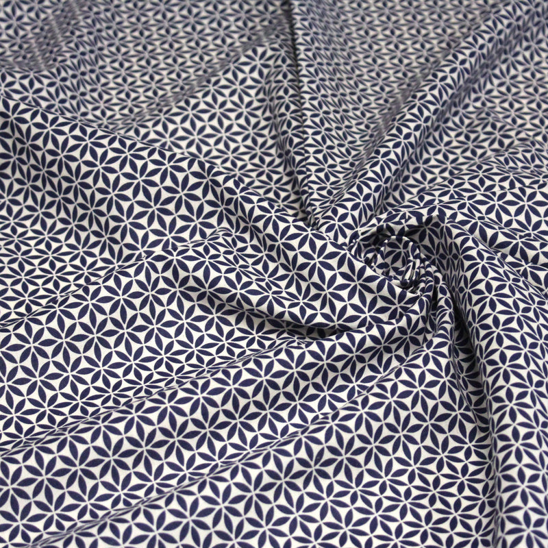 Tissu cotonnade motif japonais feuilles géométriques ASANOHA, bleu indigo & écru - tissuspipi.com