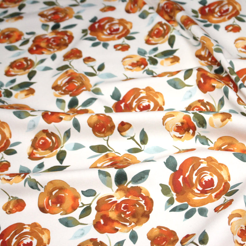 Tissu gabardine coton imprimée blanc aux roses oranges façon aquarelle - tissuspipi.com