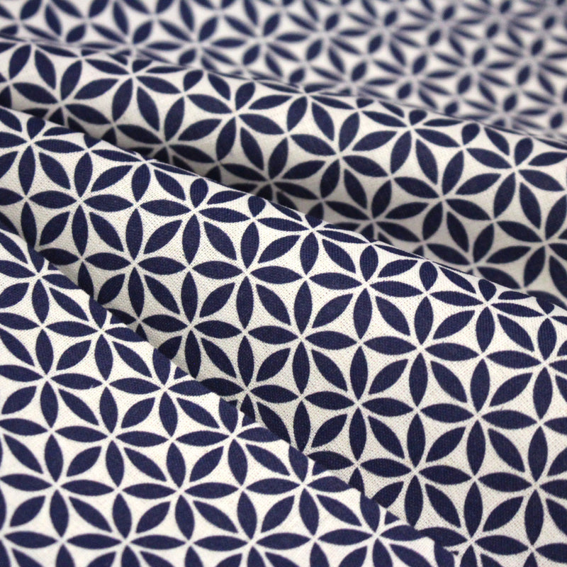Tissu cotonnade motif japonais feuilles géométriques ASANOHA, bleu indigo & écru - tissuspipi.com