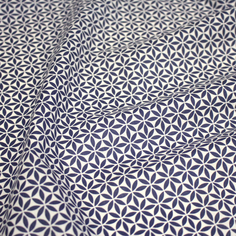 Tissu cotonnade motif japonais feuilles géométriques ASANOHA, bleu indigo & écru - tissuspipi.com