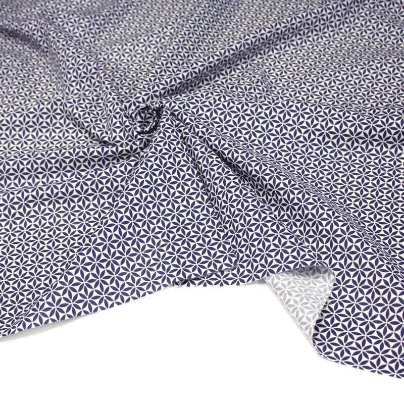 Tissu cotonnade motif japonais feuilles géométriques ASANOHA, bleu indigo & écru - tissuspipi.com