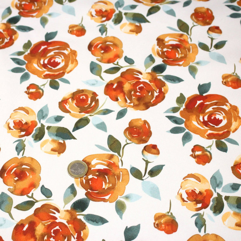 Tissu gabardine coton imprimée blanc aux roses oranges façon aquarelle - tissuspipi.com