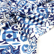 Tissu gabardine coton imprimée motif carreaux de faïence azulejos modernes, trois couleurs dispos - STANDARD 100 OEKO - TEX - tissuspipi.com