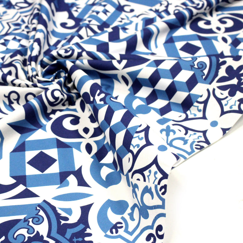 Tissu gabardine coton imprimée motif carreaux de faïence azulejos modernes, trois couleurs dispos - STANDARD 100 OEKO - TEX - tissuspipi.com