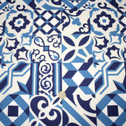 Tissu gabardine coton imprimée motif carreaux de faïence azulejos modernes, trois couleurs dispos - STANDARD 100 OEKO - TEX - tissuspipi.com