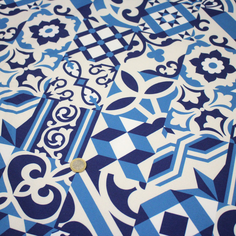 Tissu gabardine coton imprimée motif carreaux de faïence azulejos modernes, trois couleurs dispos - STANDARD 100 OEKO - TEX - tissuspipi.com