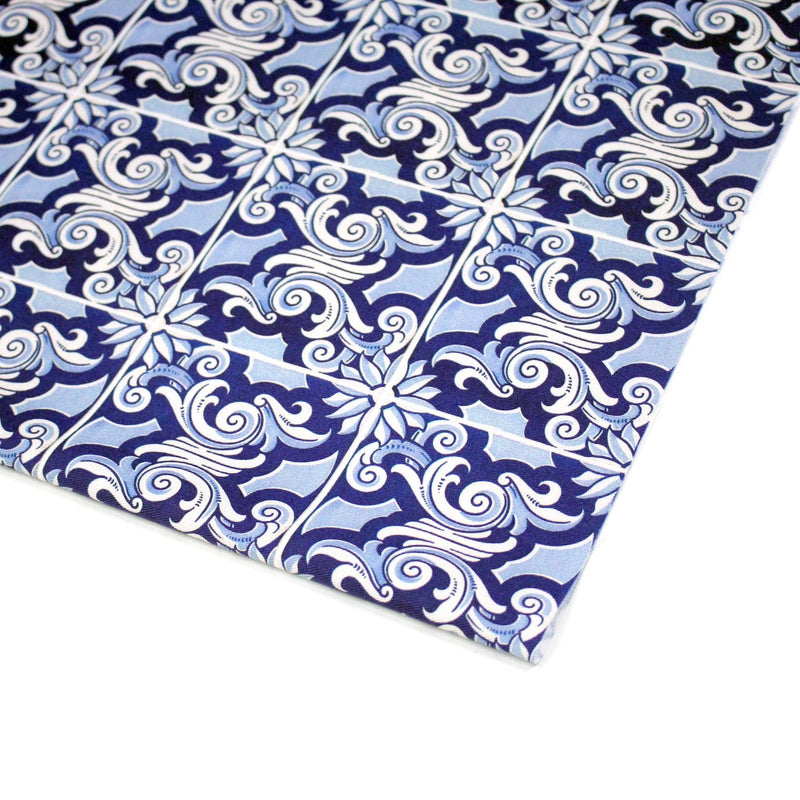 Tissu gabardine coton imprimée motif anciens carreaux de faïence bleus, azulejos - STANDARD 100 OEKO - TEX - tissuspipi.com