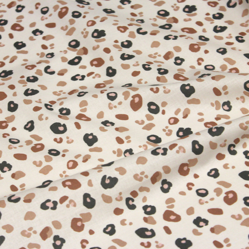 Tissu cotonnade LEOPARD, écru et taches léopard noires, roses, ocres - OEKO - TEX STANDARD 100 - tissuspipi.com