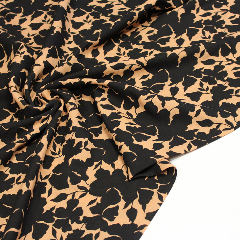 Tissu viscose fluide ocre aux feuilles noires façon silhouette - OEKO-TEX STANDARD 100 - tissuspipi.com