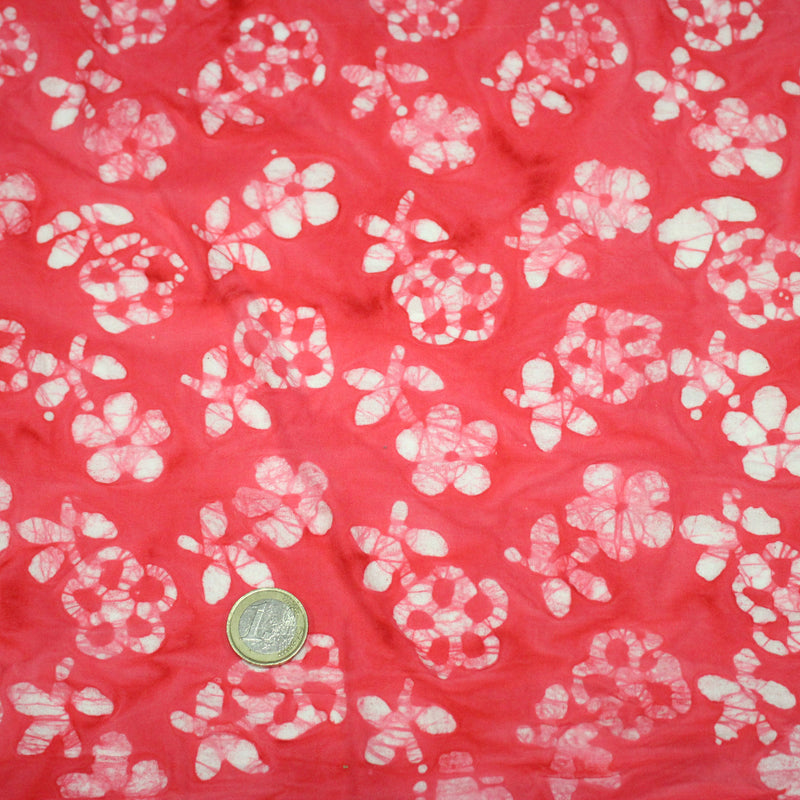 Tissu coton block print rouge fraise aux fleurs blanches - MADE IN INDIA - tissuspipi.com