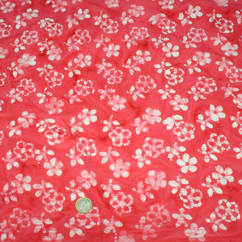 Tissu coton block print rouge fraise aux fleurs blanches - MADE IN INDIA - tissuspipi.com