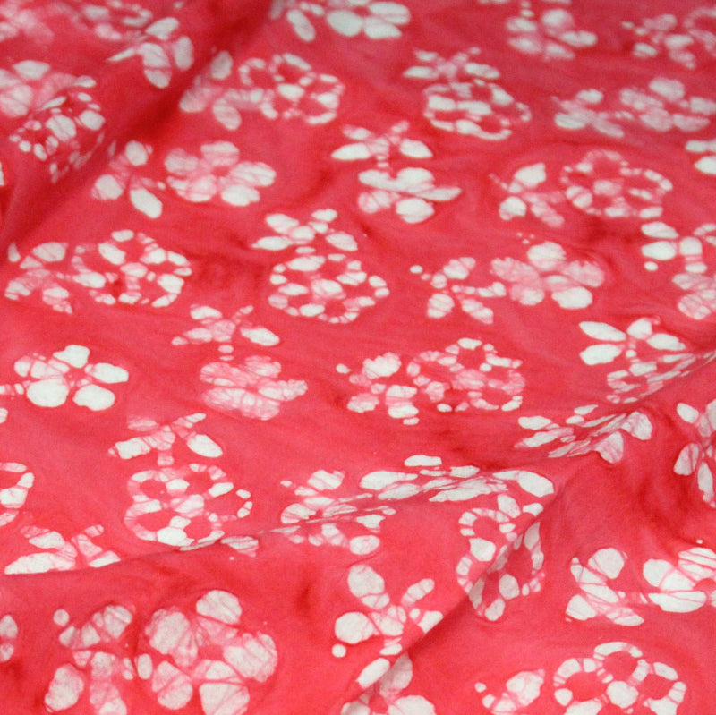 Tissu coton block print rouge fraise aux fleurs blanches - MADE IN INDIA - tissuspipi.com