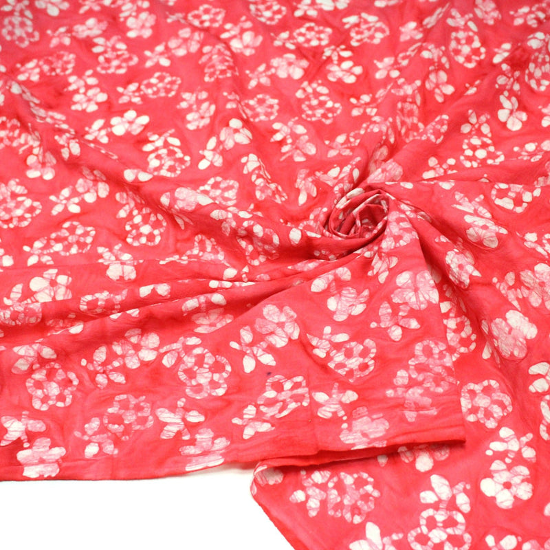 Tissu coton block print rouge fraise aux fleurs blanches - MADE IN INDIA - tissuspipi.com