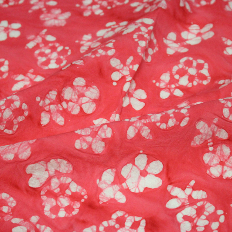 Tissu coton block print rouge fraise aux fleurs blanches - MADE IN INDIA - tissuspipi.com