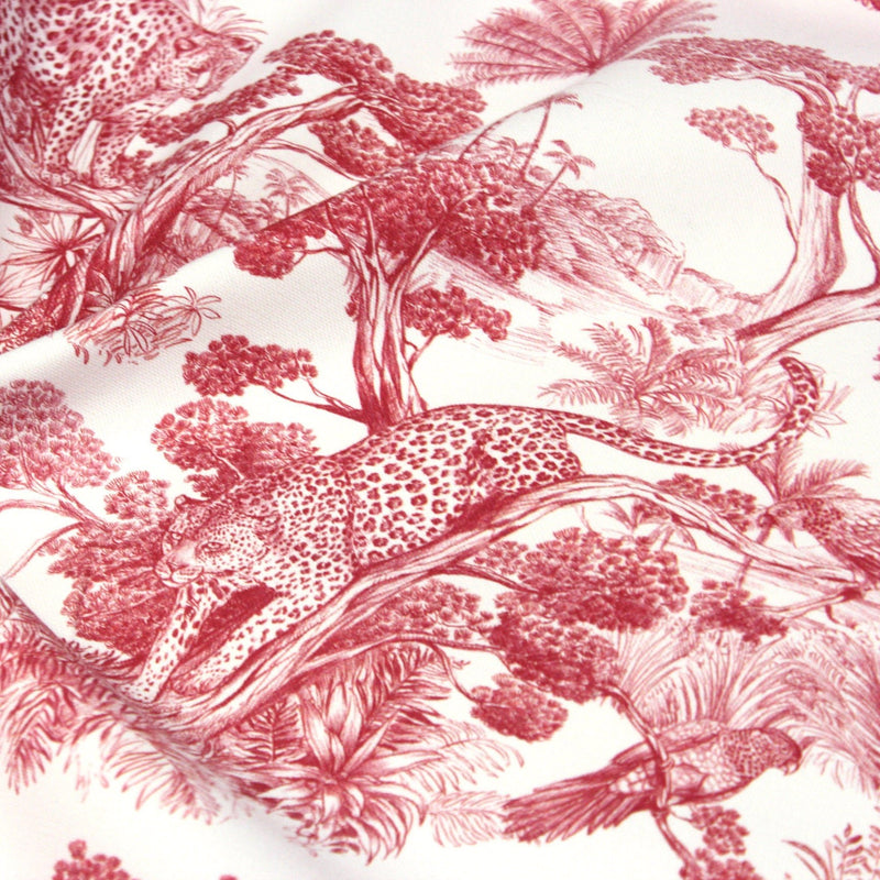 Tissu Toile de Jouy moderne rouge, forêt tropicale, singes et léopards - COLLECTION ANIMALIA, par la maison Thevenon - tissuspipi.com