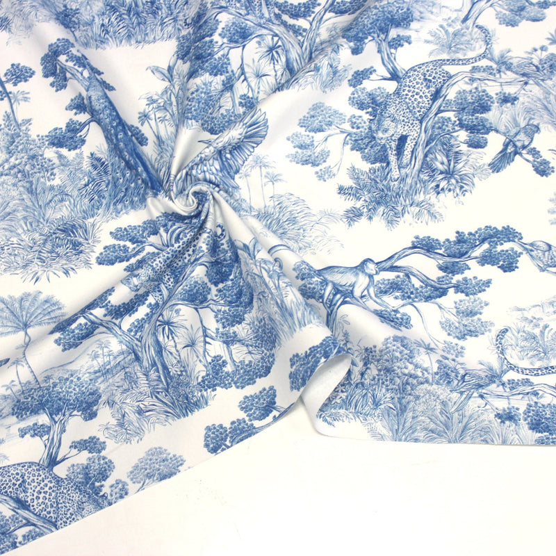 Tissu Toile de Jouy moderne bleue, forêt tropicale, singes et léopards - COLLECTION ANIMALIA, par la maison Thevenon - tissuspipi.com