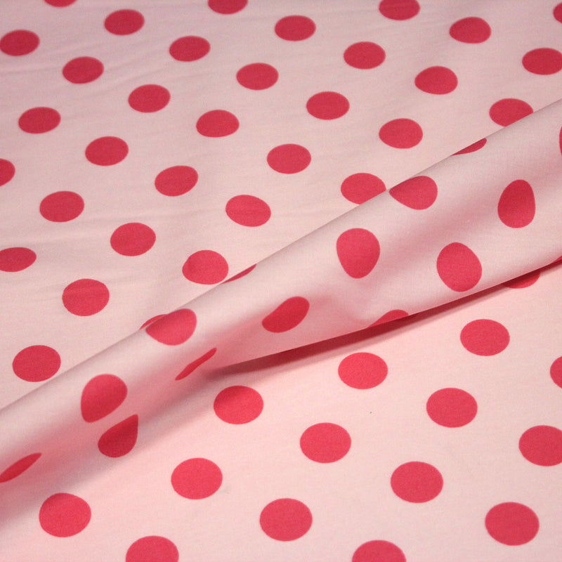 Tissu popeline de coton rose pâle à pois rouge magenta 18mm - COLLECTION POLKA DOT - tissuspipi.com