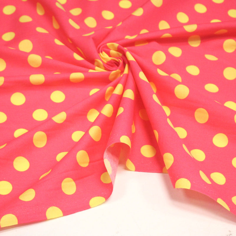 Tissu popeline de coton rose à pois jaunes 18mm - COLLECTION POLKA DOT - tissuspipi.com