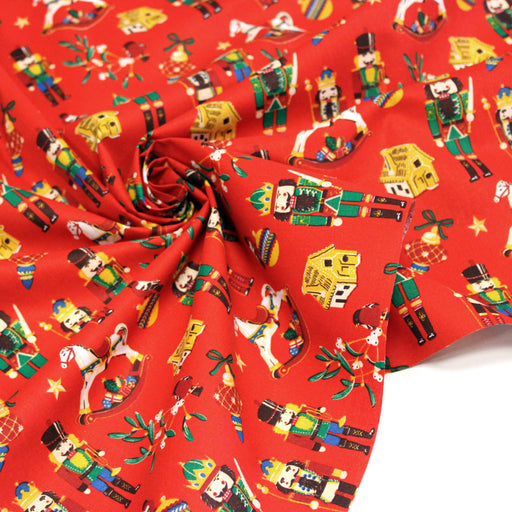 Tissu cotonnade de NOËL – Casse-noisettes et jouets d’antan, fond rouge - OEKO-TEX STANDARD 100 - tissuspipi.com