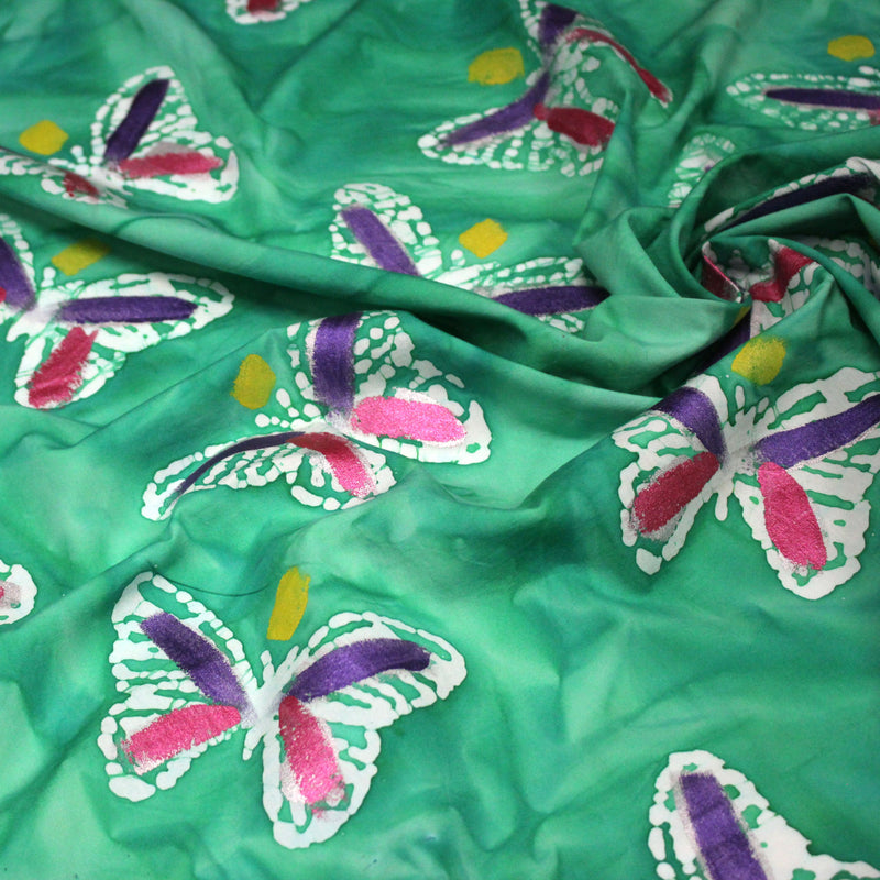 Tissu cotonnade BATIK aux papillons blanc : rose, vert, violet - MADE IN INDIA - tissuspipi.com