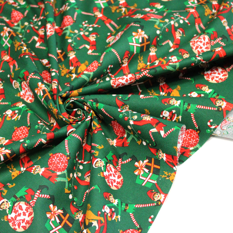 Tissu cotonnade de NOËL, les lutins et objets de Noël, fond vert - OEKO-TEX STANDARD 100