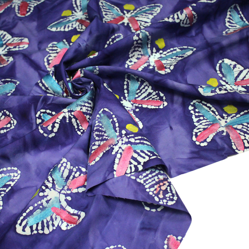 Tissu cotonnade BATIK aux papillons blanc : rose, vert, violet - MADE IN INDIA - tissuspipi.com