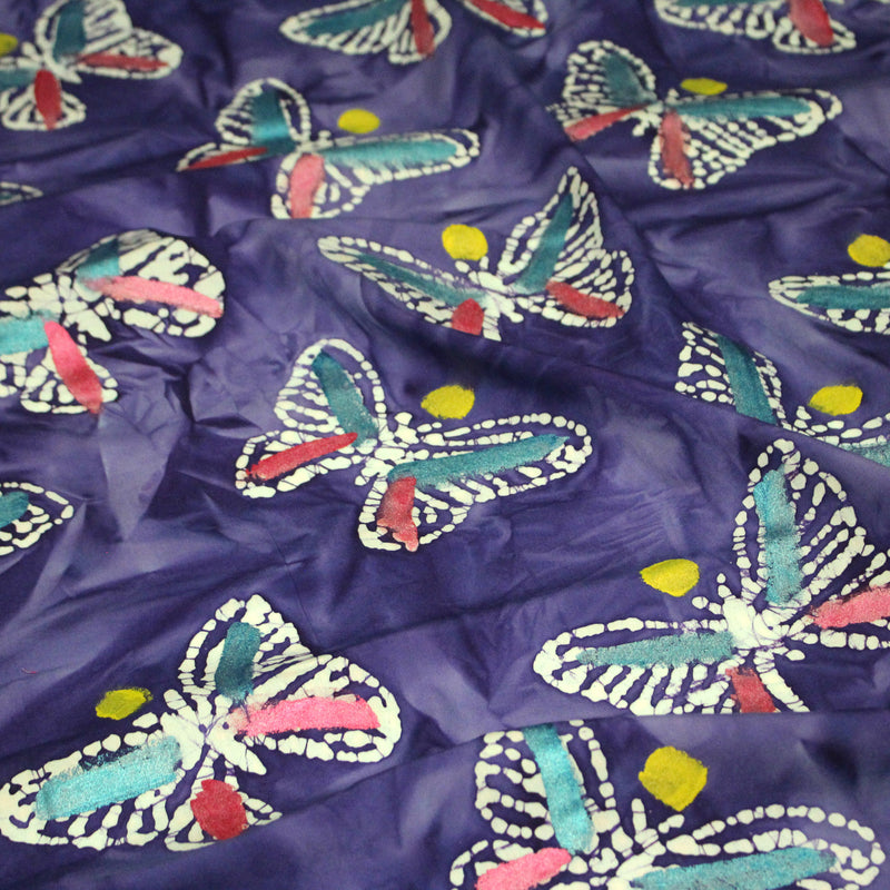 Tissu cotonnade BATIK aux papillons blanc : rose, vert, violet - MADE IN INDIA - tissuspipi.com